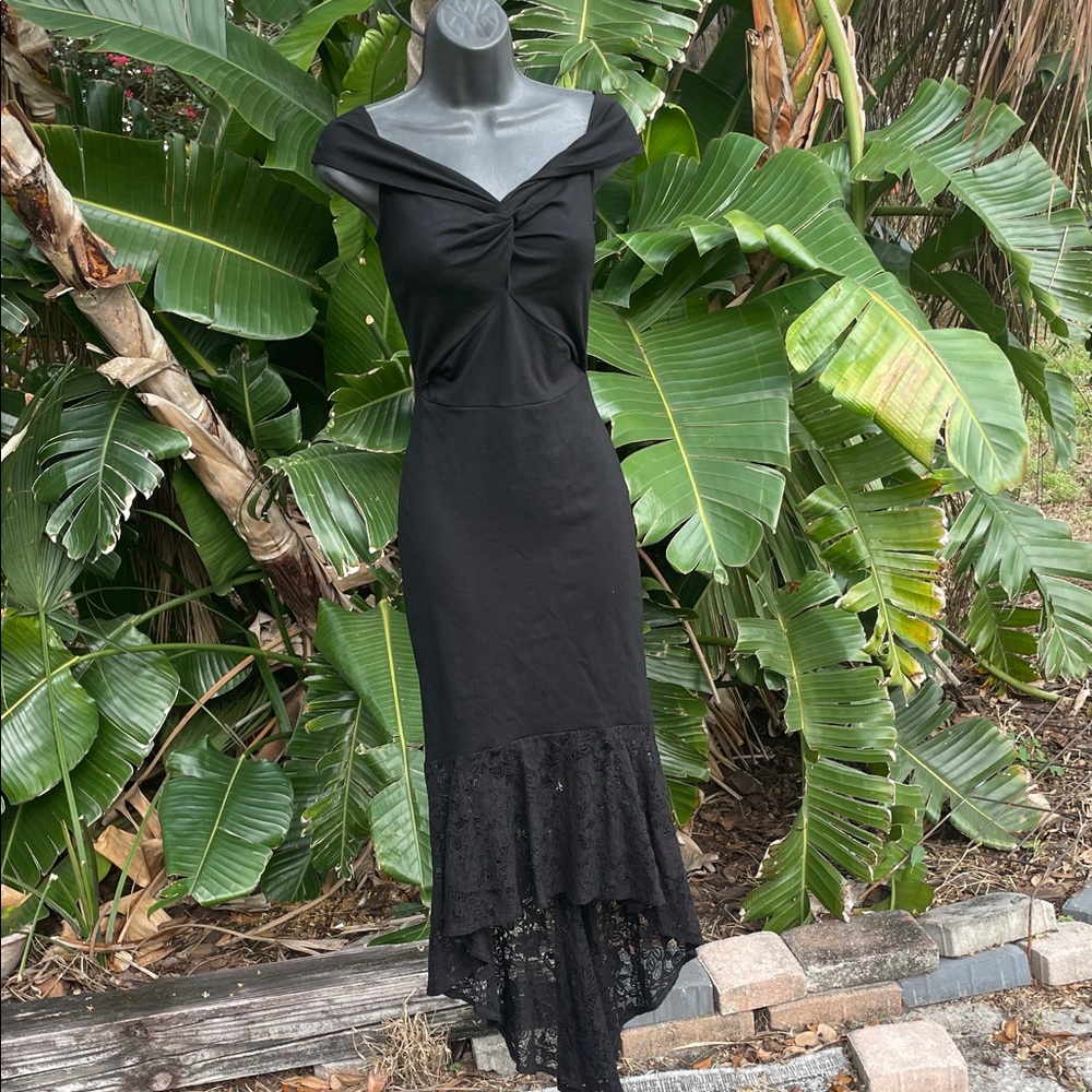 Venus, black lace, body con trumpet dress
